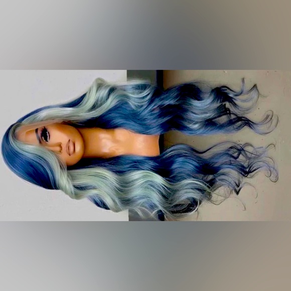 Beautiful wig blue and white. - Picture 2 of 3